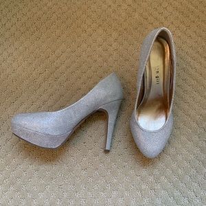 Silver Maddengirl pumps